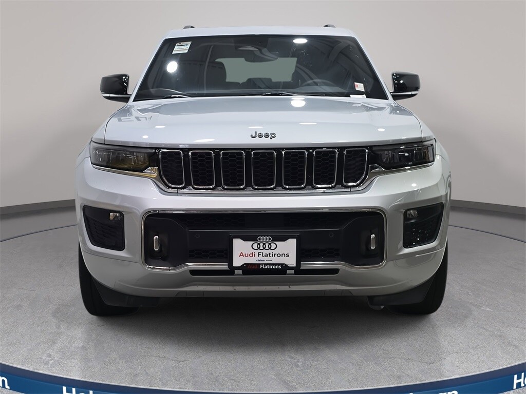2023 Jeep Grand Cherokee Overland photo 2