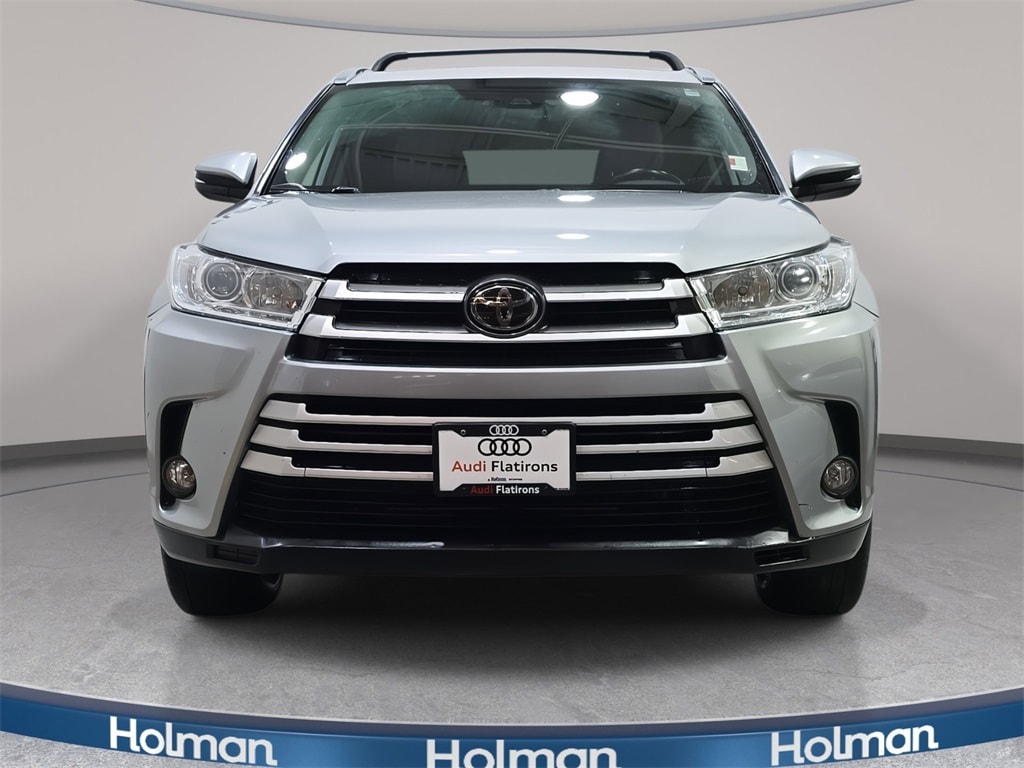 Used 2019 Toyota Highlander XLE with VIN 5TDJZRFH1KS995769 for sale in Broomfield, CO