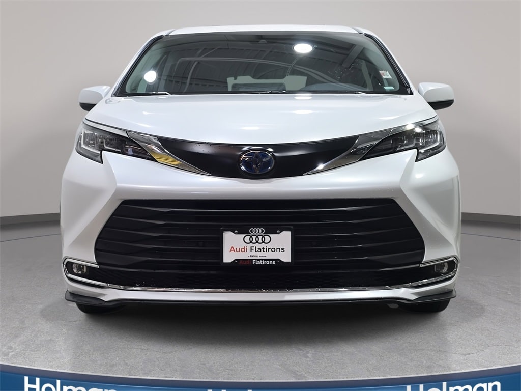 Used 2023 Toyota Sienna XLE with VIN 5TDYRKEC2PS164042 for sale in Broomfield, CO