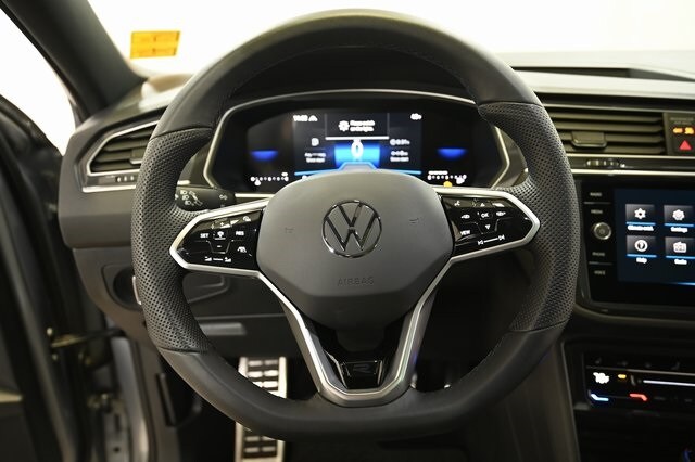 2024 Volkswagen Tiguan SE R-Line Black photo 3