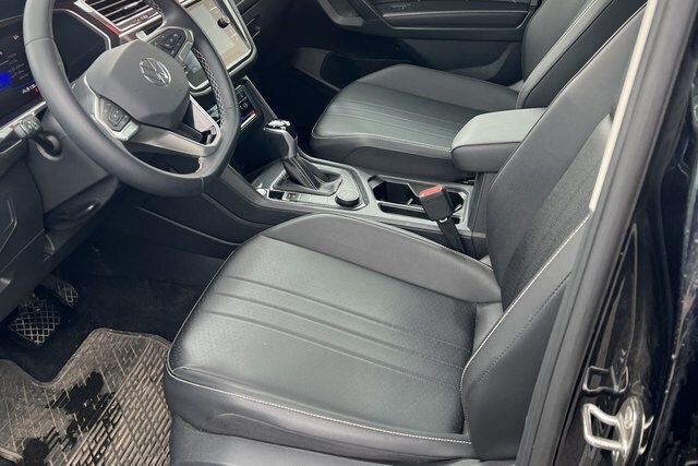2023 Volkswagen Tiguan SE photo 2