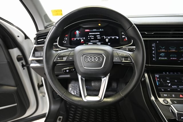 2022 Audi Q7 55 Premium Plus photo 3