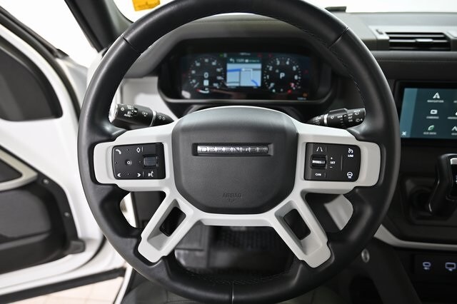 2023 Land Rover Defender 90 S photo 3