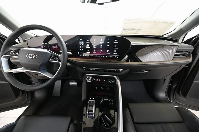 2025 Audi Q5 2.0T Premium Plus photo 2
