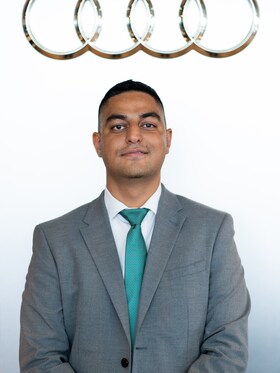 Staff member Zubair Sheikh from 9d667338ec72