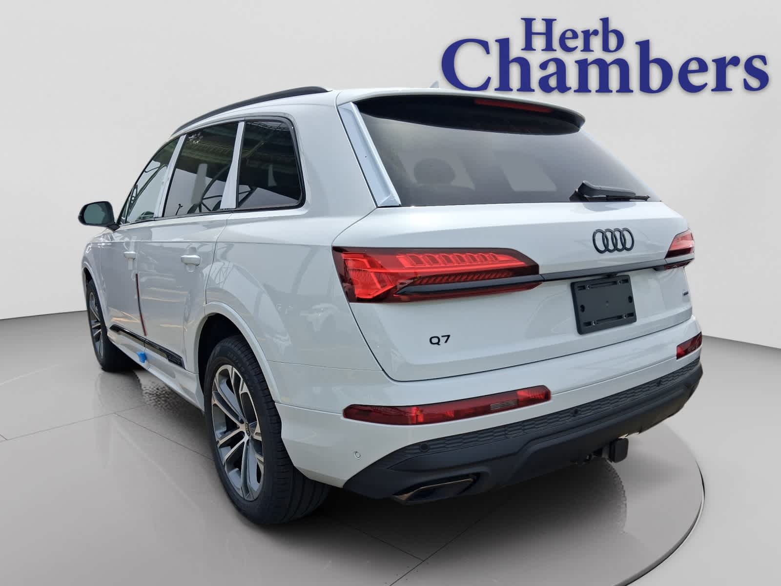 new 2026 Audi Q7 car, priced at $68,445