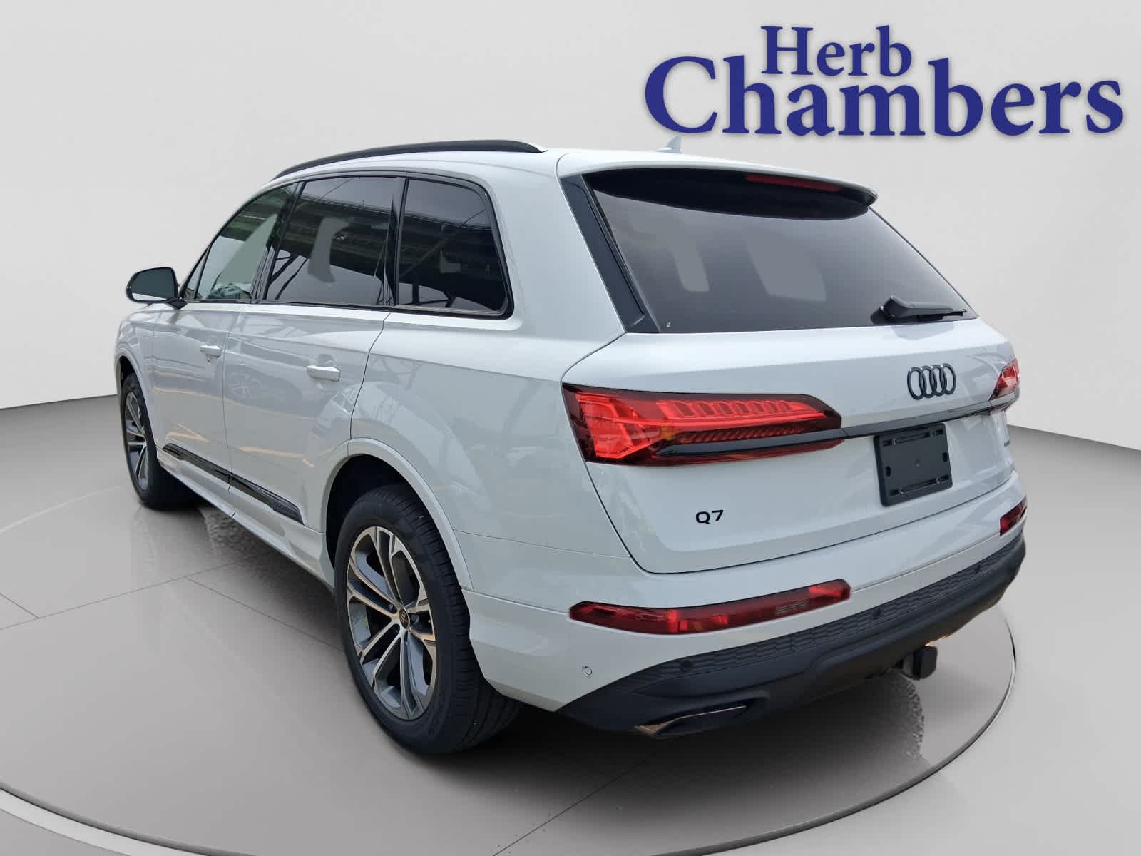 new 2026 Audi Q7 car, priced at $68,045