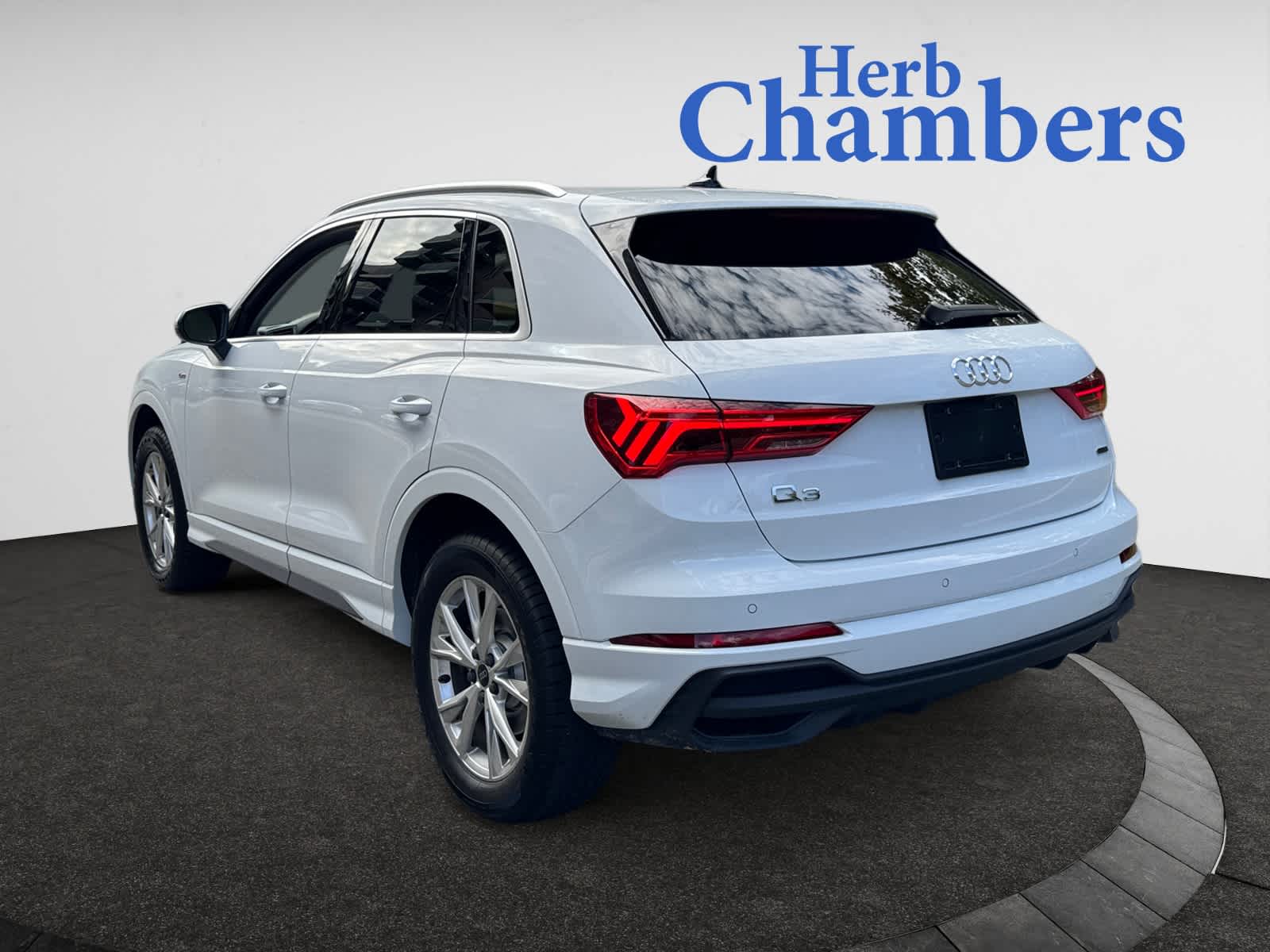 2024 Audi Q3 S line Premium Plus photo 3