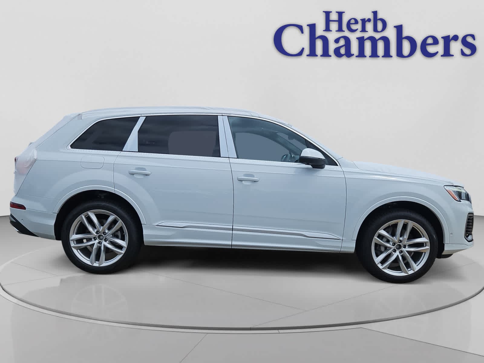 new 2025 Audi Q7 car, priced at $76,575