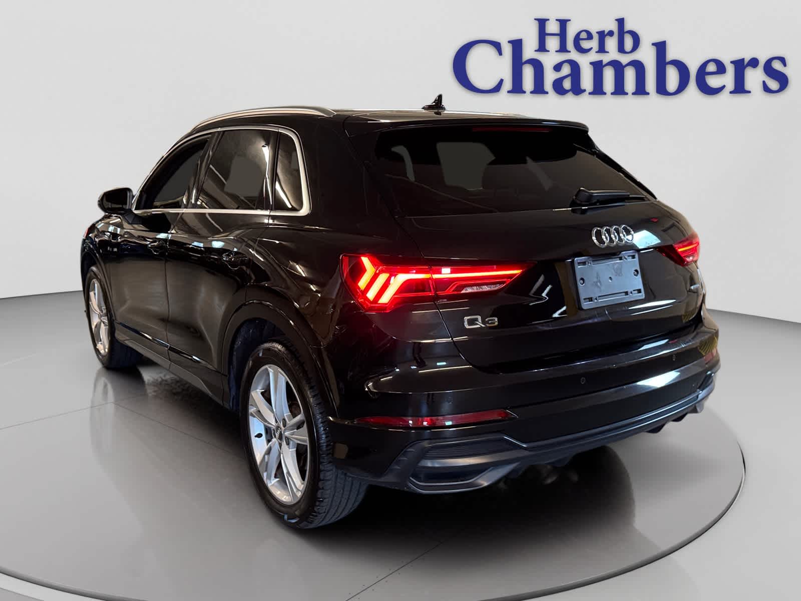 2019 Audi Q3 S line Premium Plus photo 2