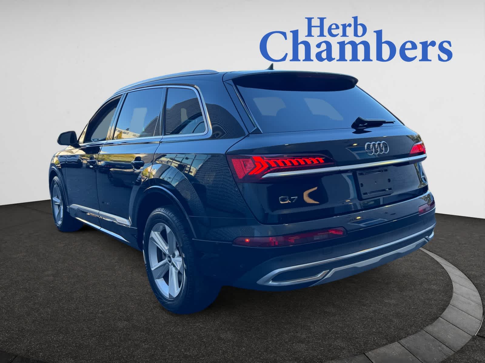 2022 Audi Q7 45 Premium Plus photo 2