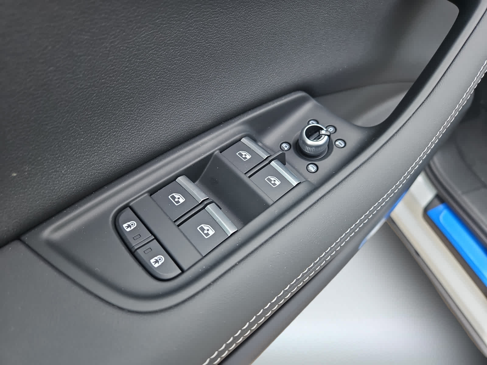 new 2025 Audi Q7 car, priced at $76,575