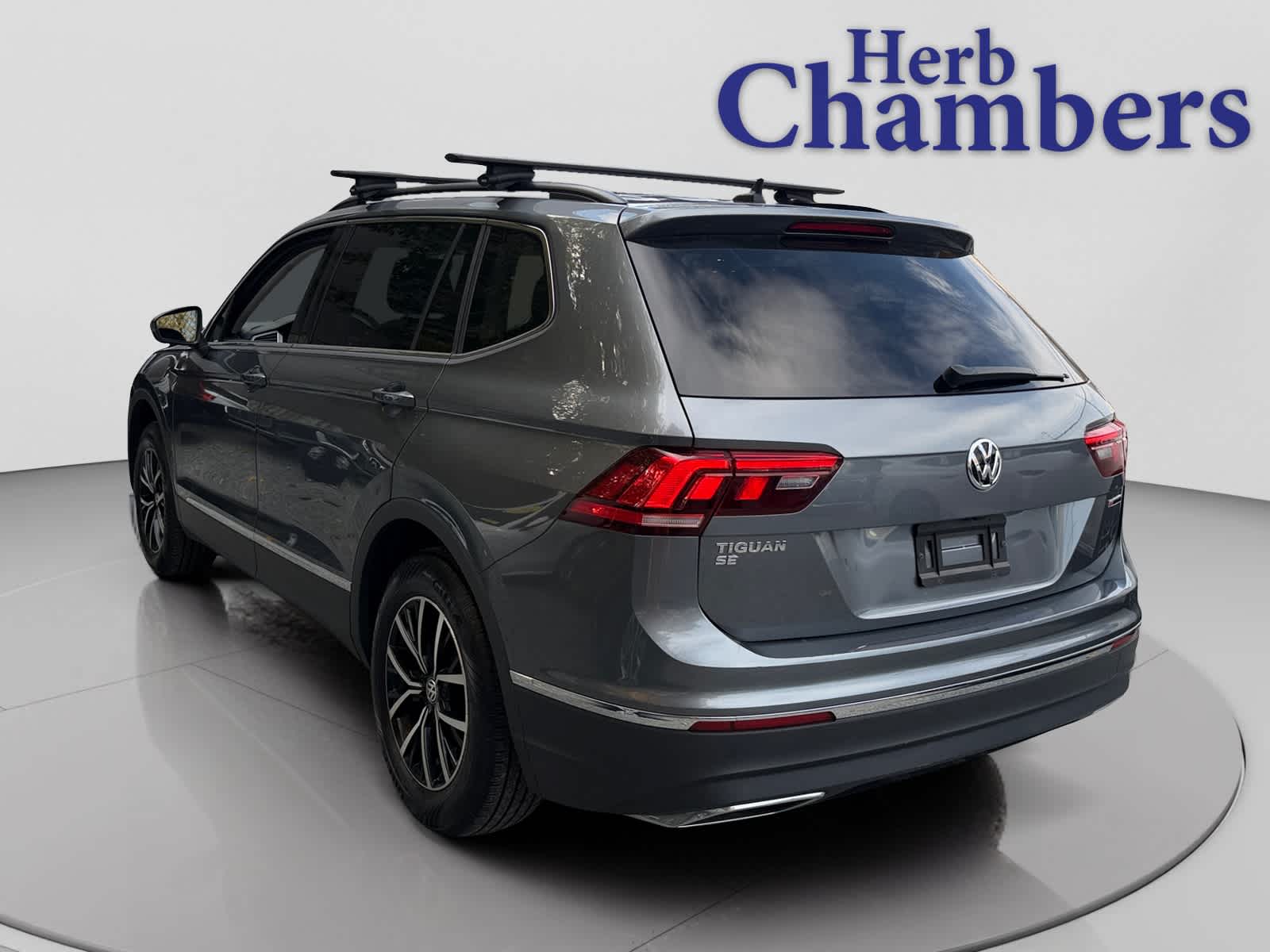 2021 Volkswagen Tiguan SE photo 3