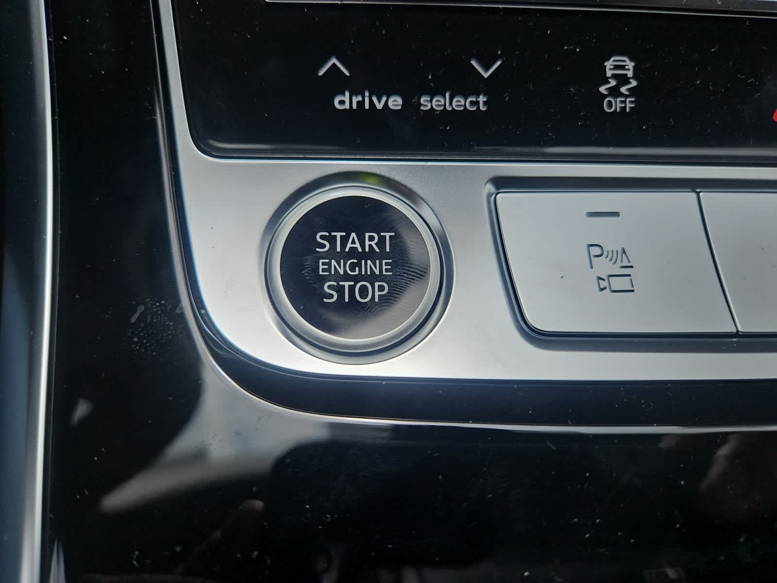 new 2025 Audi Q7 car, priced at $76,575