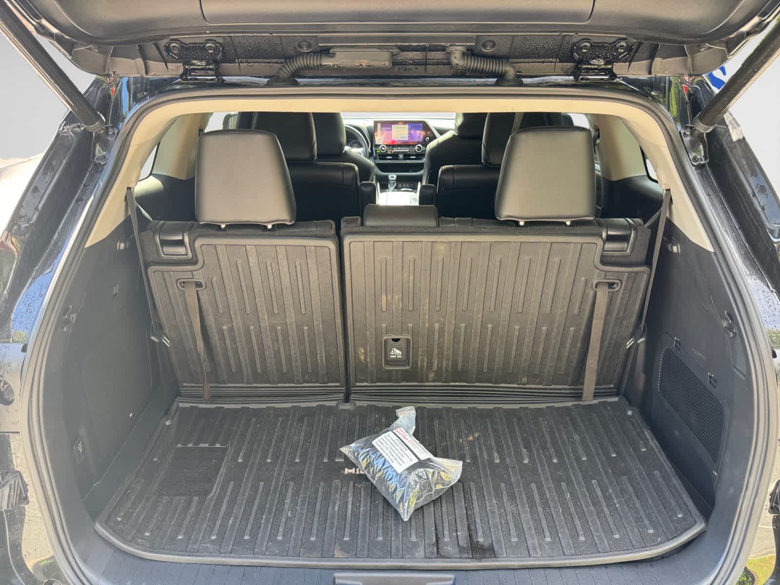 2023 Toyota Highlander Hybrid Limited photo 4