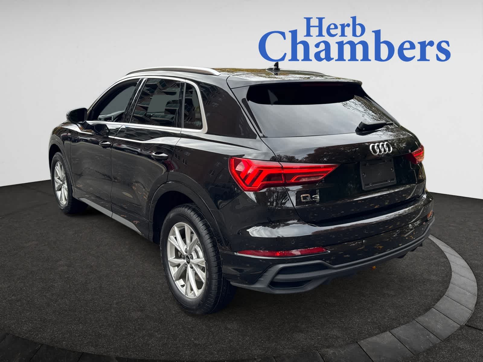 2025 Audi Q3 S line Premium photo 3