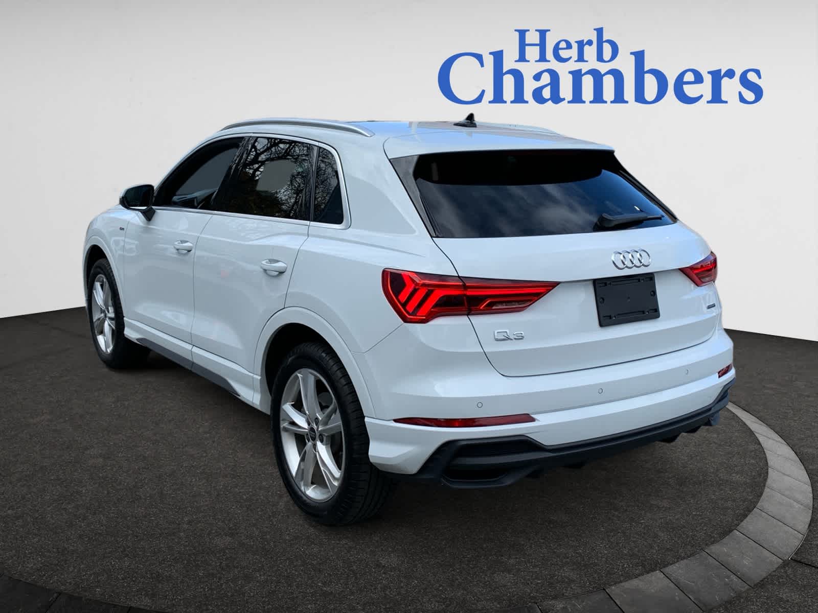 2024 Audi Q3 S line Premium photo 3