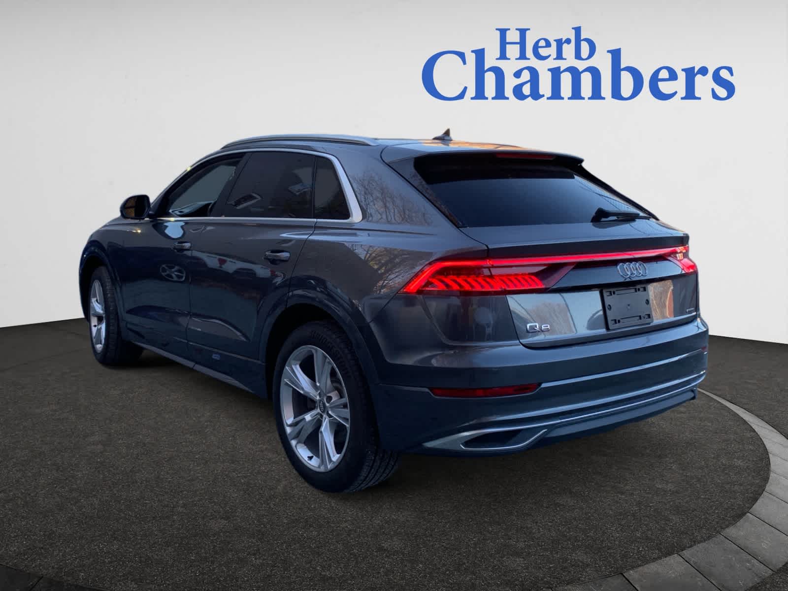 2019 Audi Q8 Prestige photo 3