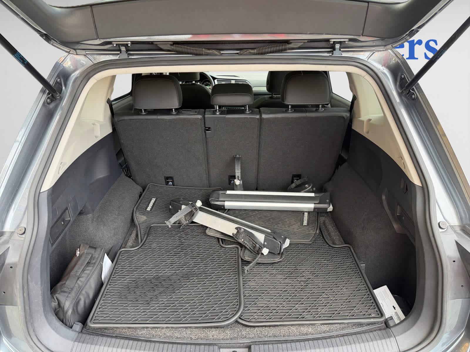 2021 Volkswagen Tiguan SE photo 3