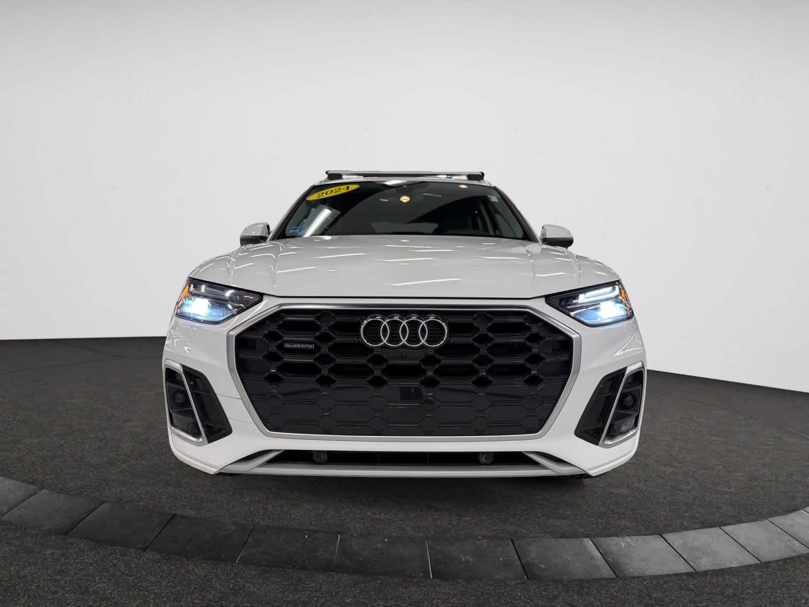 2024 Audi Q5 45 S line Premium Plus photo 2