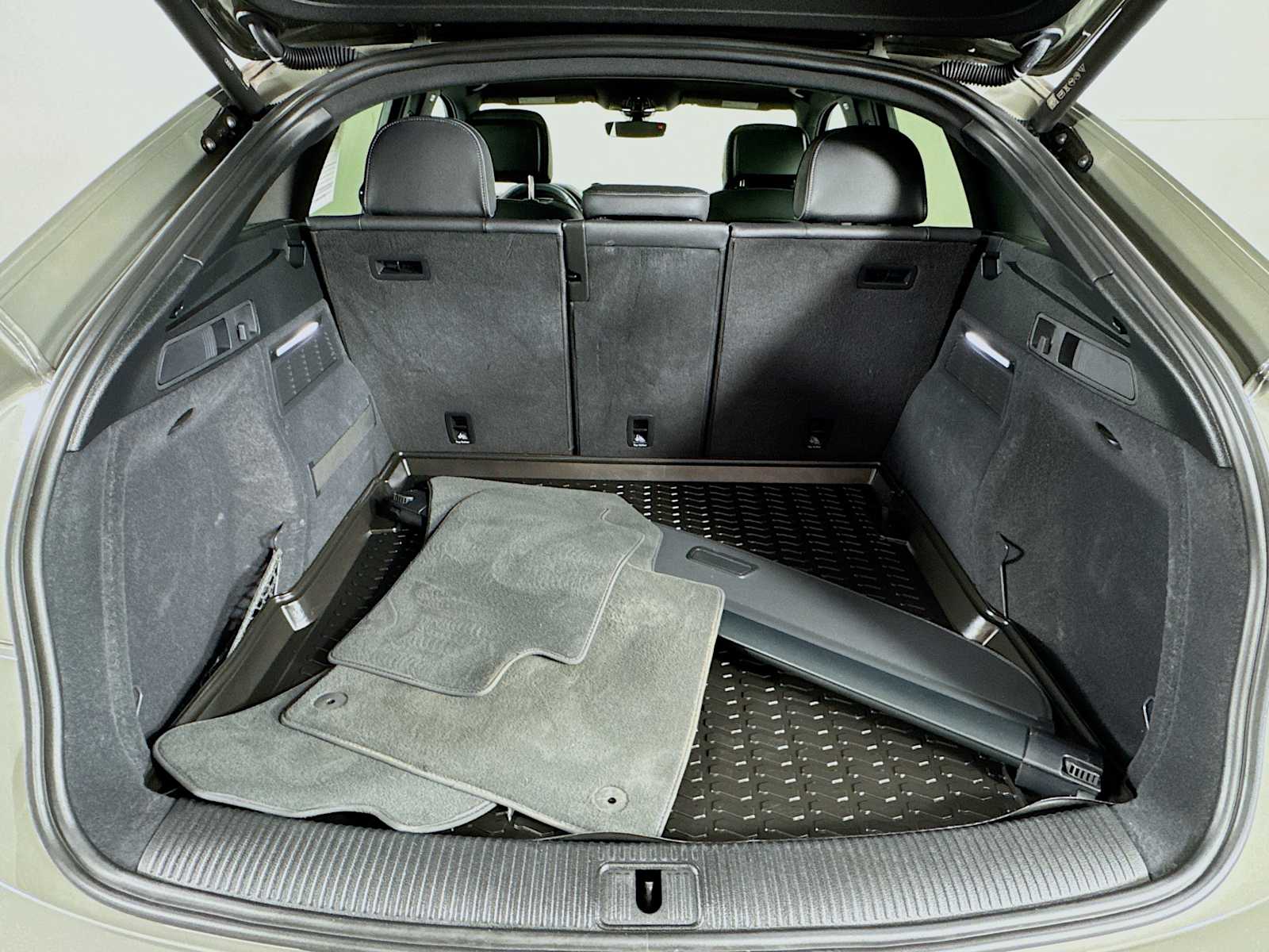 2023 Audi Q5 Sportback 45 S line Premium Plus photo 2