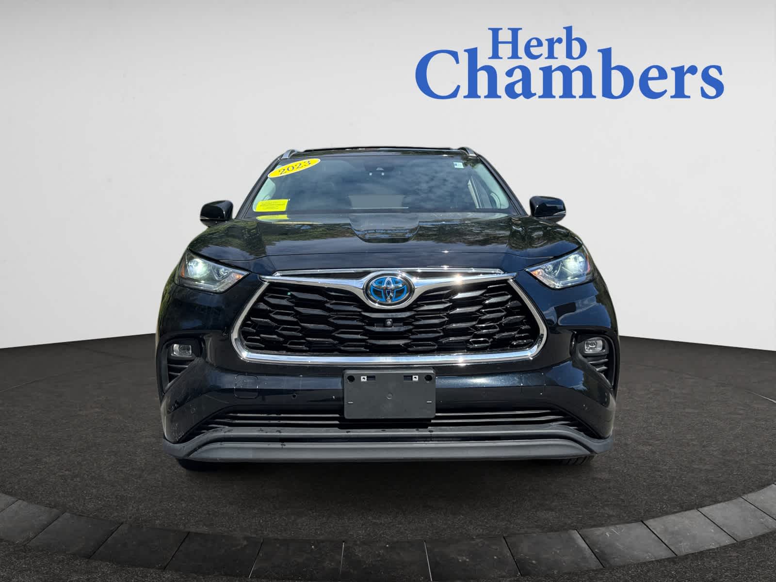 2023 Toyota Highlander Hybrid Limited photo 2