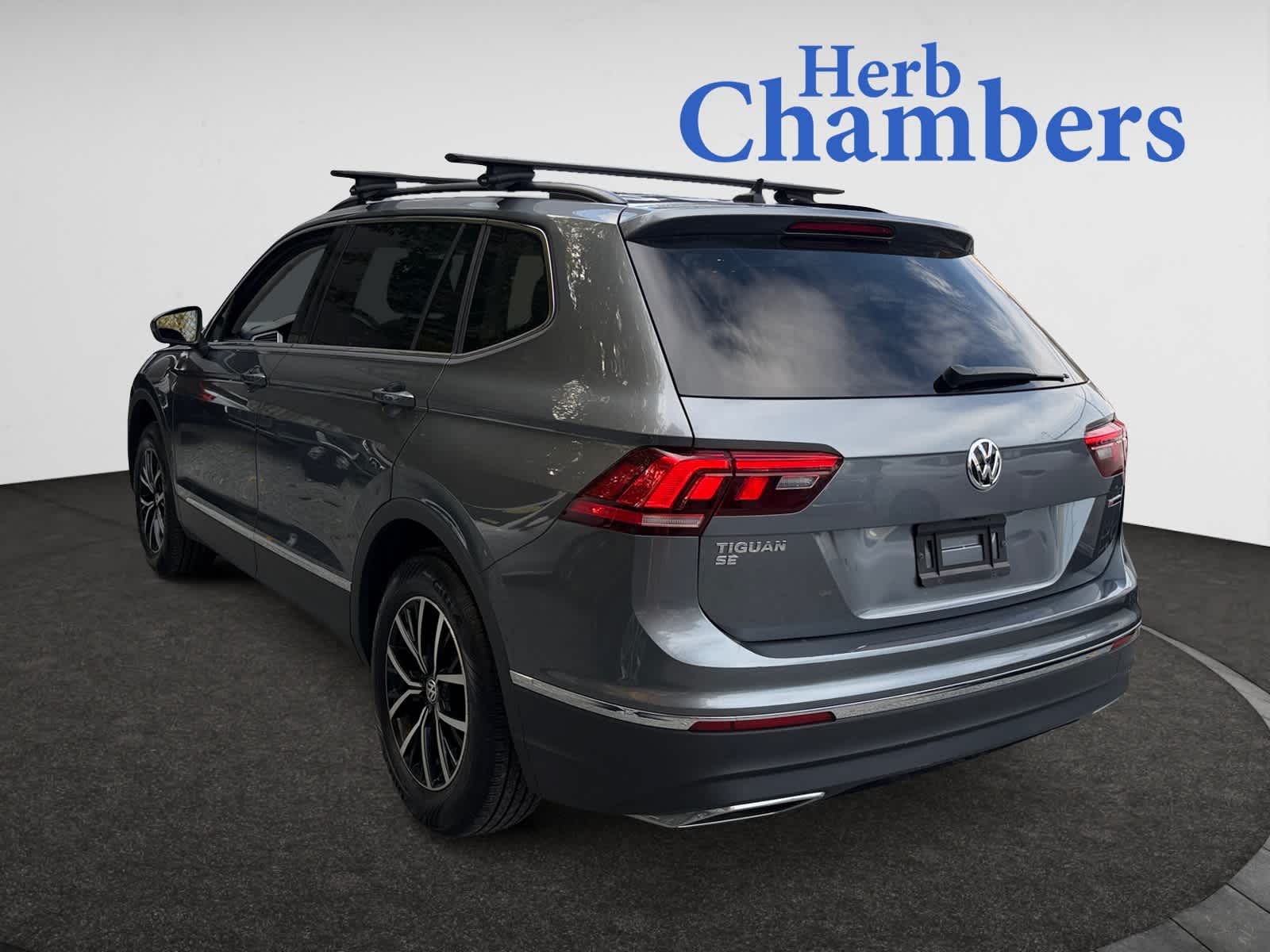 2021 Volkswagen Tiguan SE photo 2