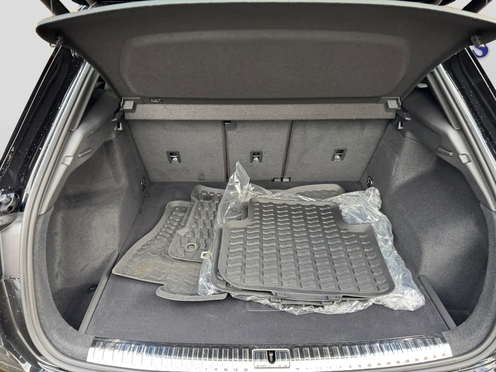 2021 Audi Q3 S line Premium photo 3