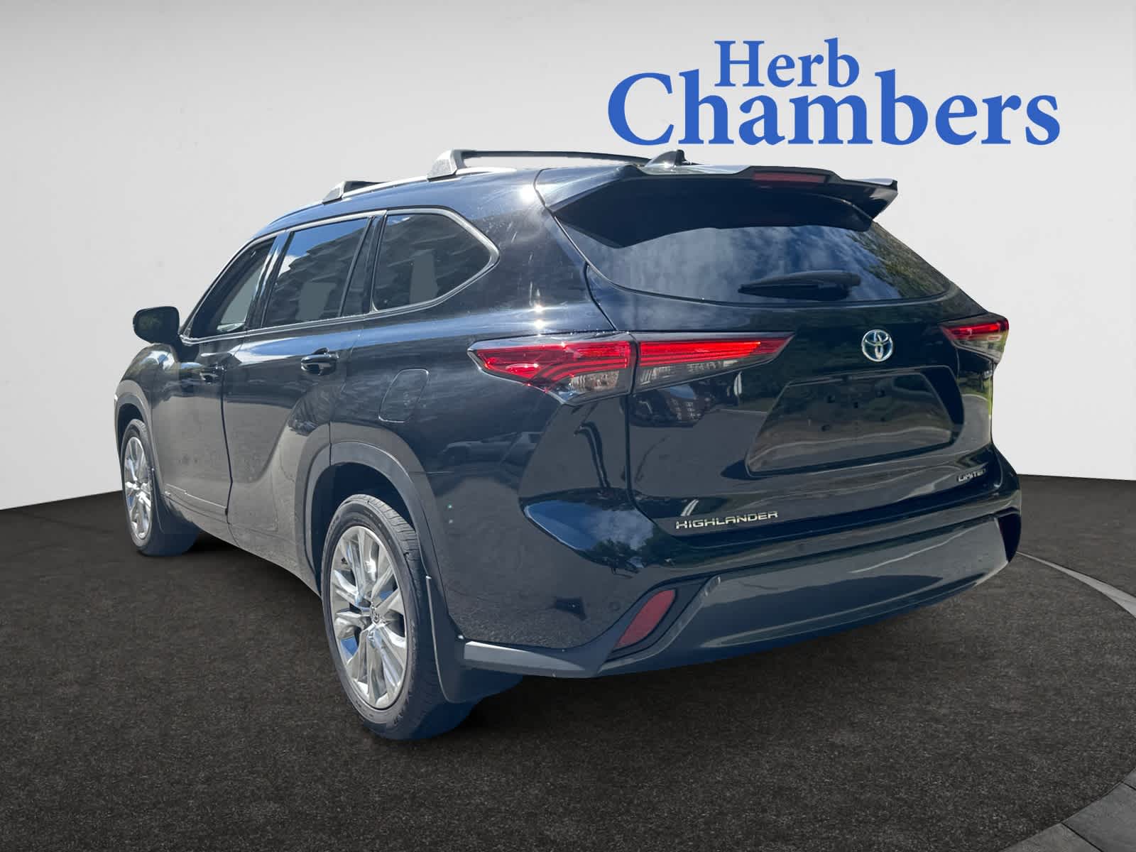 2023 Toyota Highlander Hybrid Limited photo 3