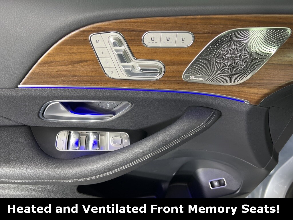 2025 Mercedes Benz GLS 450 4MATIC photo 3