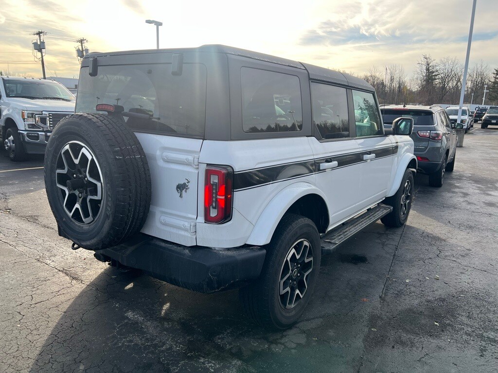 2022 Ford Bronco Outer Banks photo 2