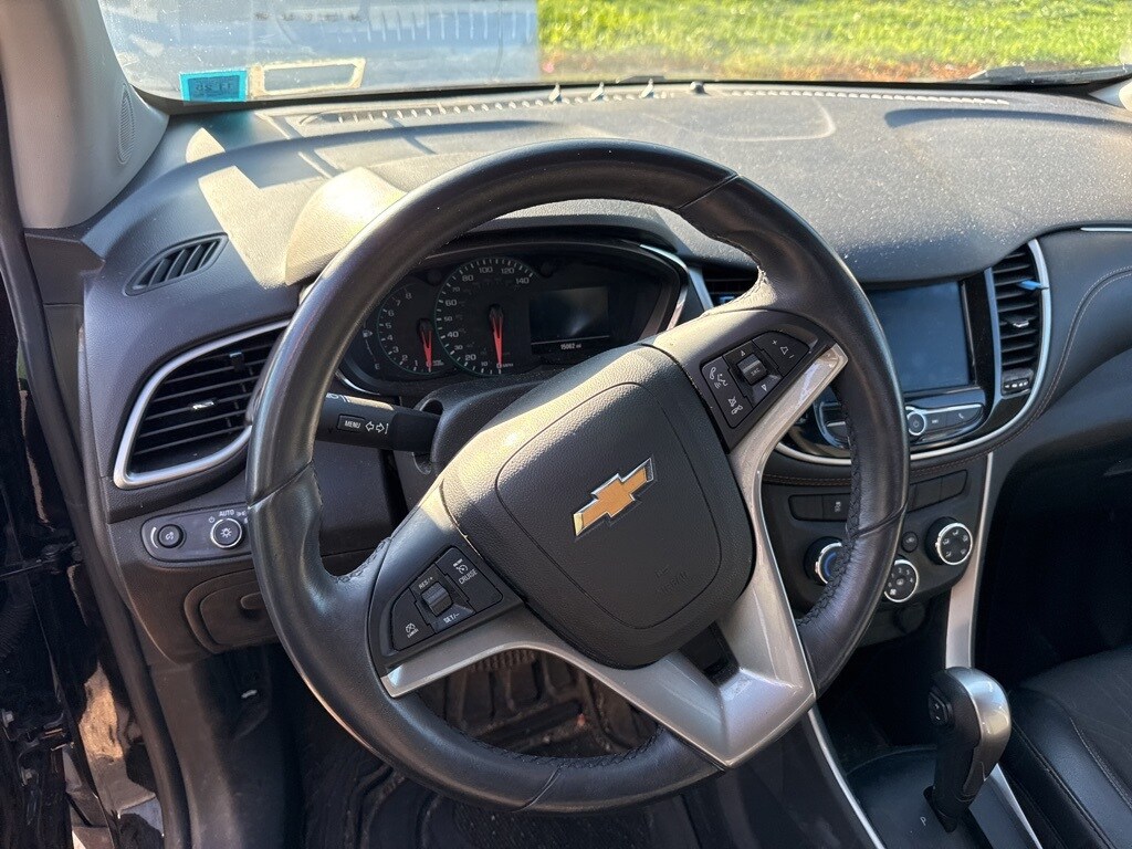 2022 Chevrolet Trax LT photo 2