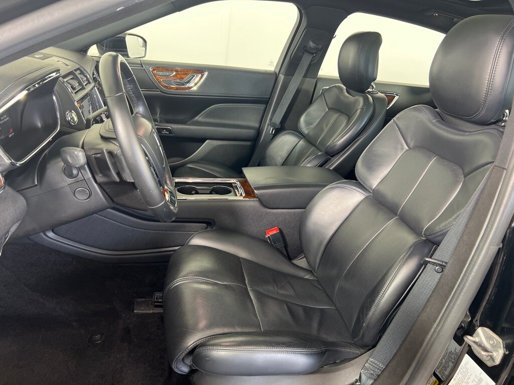 2018 Lincoln Continental Select photo 3
