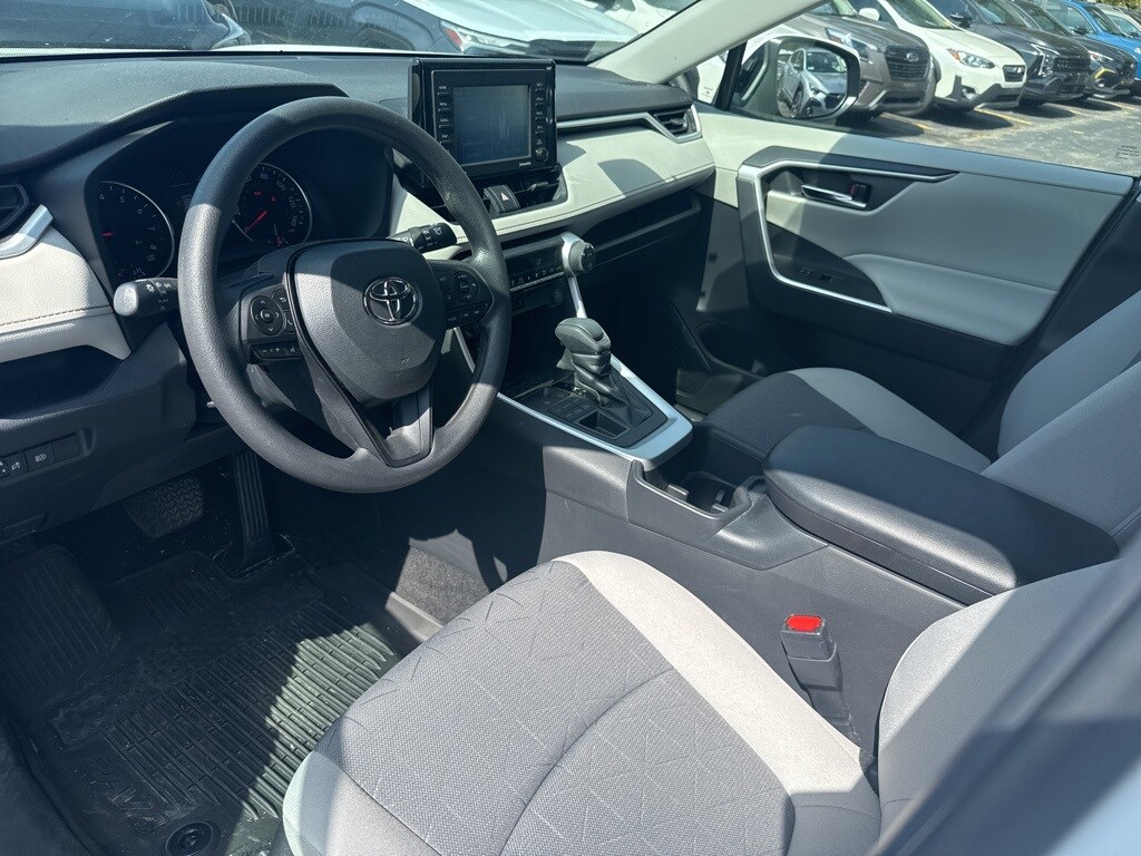 2022 Toyota RAV4 XLE photo 2