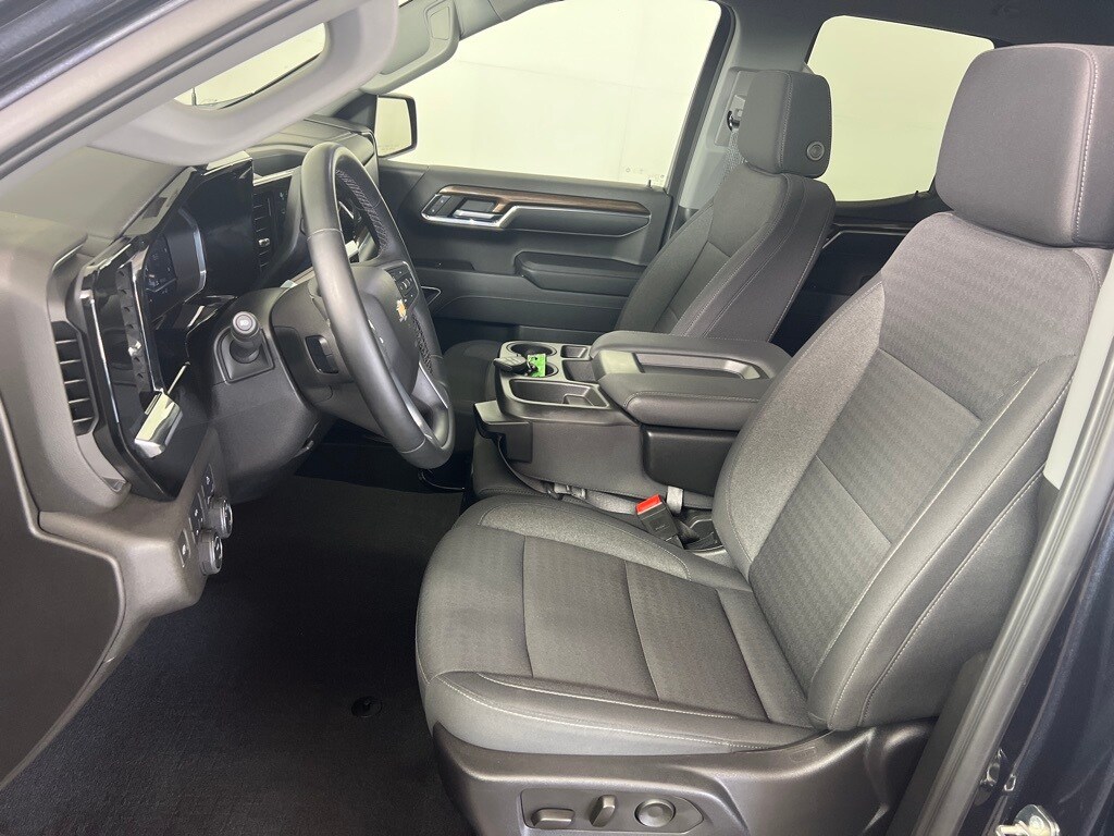 2024 Chevrolet Silverado 1500 LT photo 3