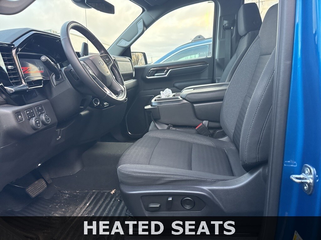 2022 Chevrolet Silverado 1500 RST photo 3