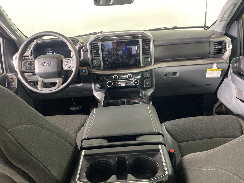 2025 Ford F-150 XLT photo 2