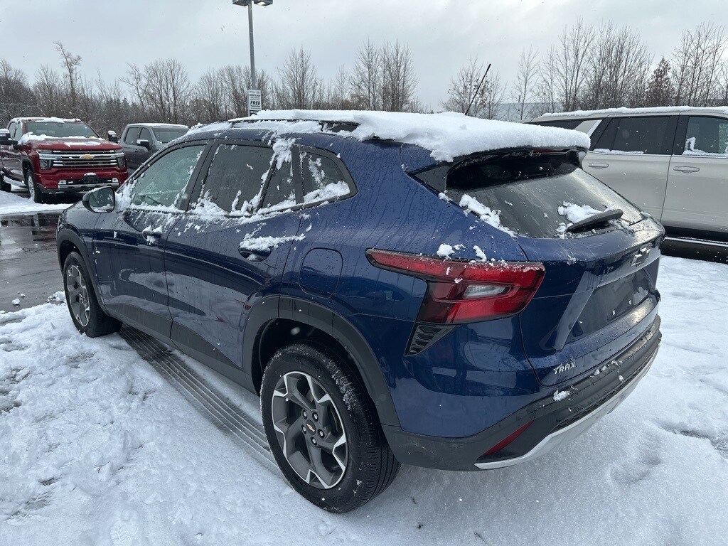 Used 2024 Chevrolet Trax LT SUV