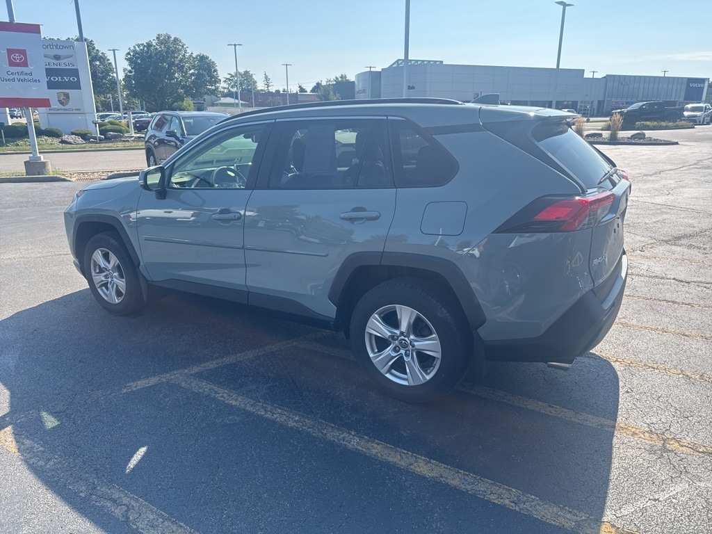 2019 Toyota RAV4 XLE photo 4