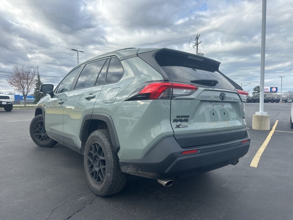 2022 Toyota RAV4 XLE photo 3