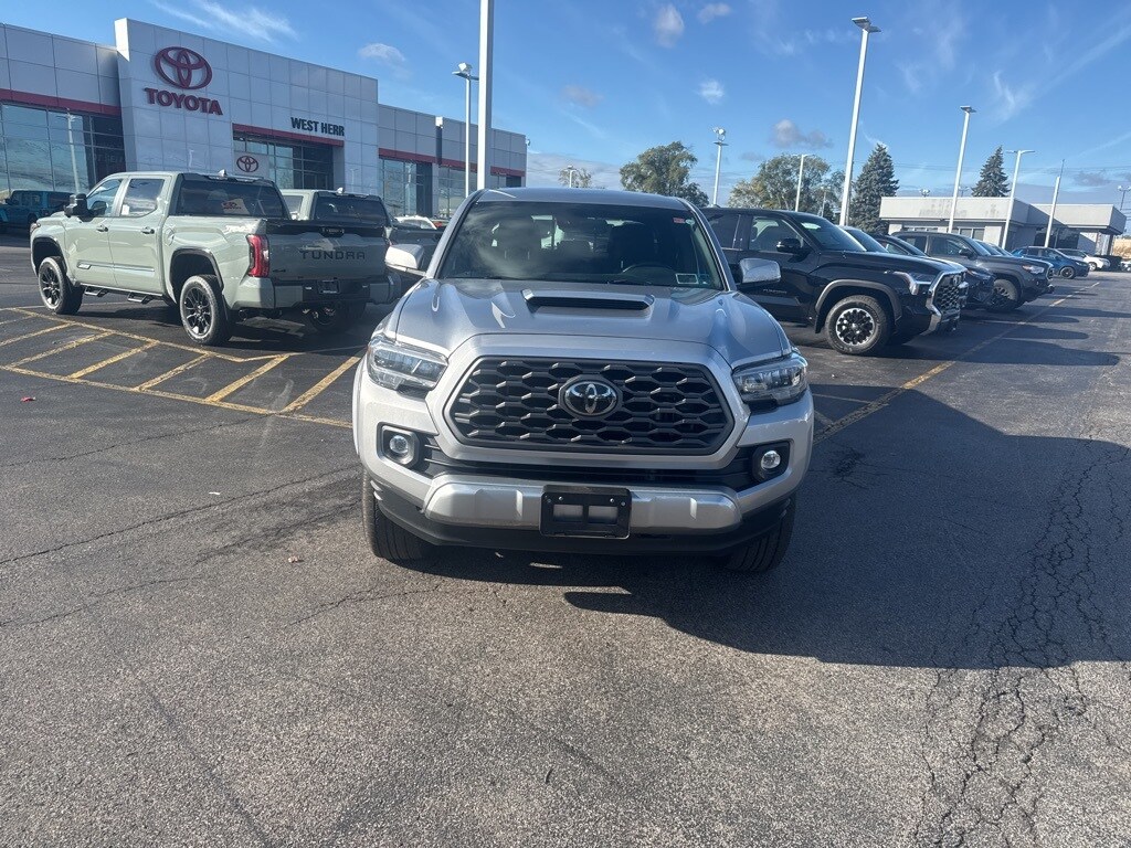 2023 Toyota Tacoma TRD Sport V6 photo 2