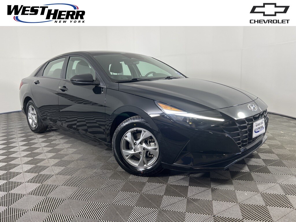 Used 2023 Hyundai Elantra SE Sedan
