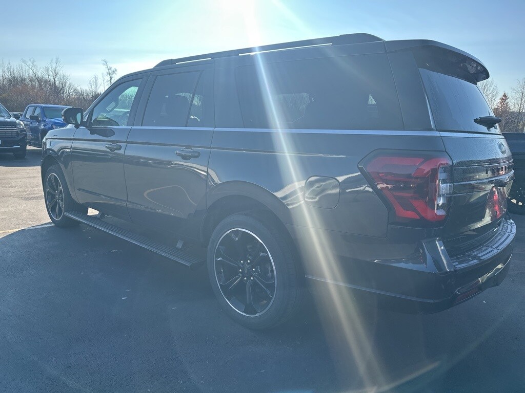 2022 Ford Expedition MAX Limited photo 2