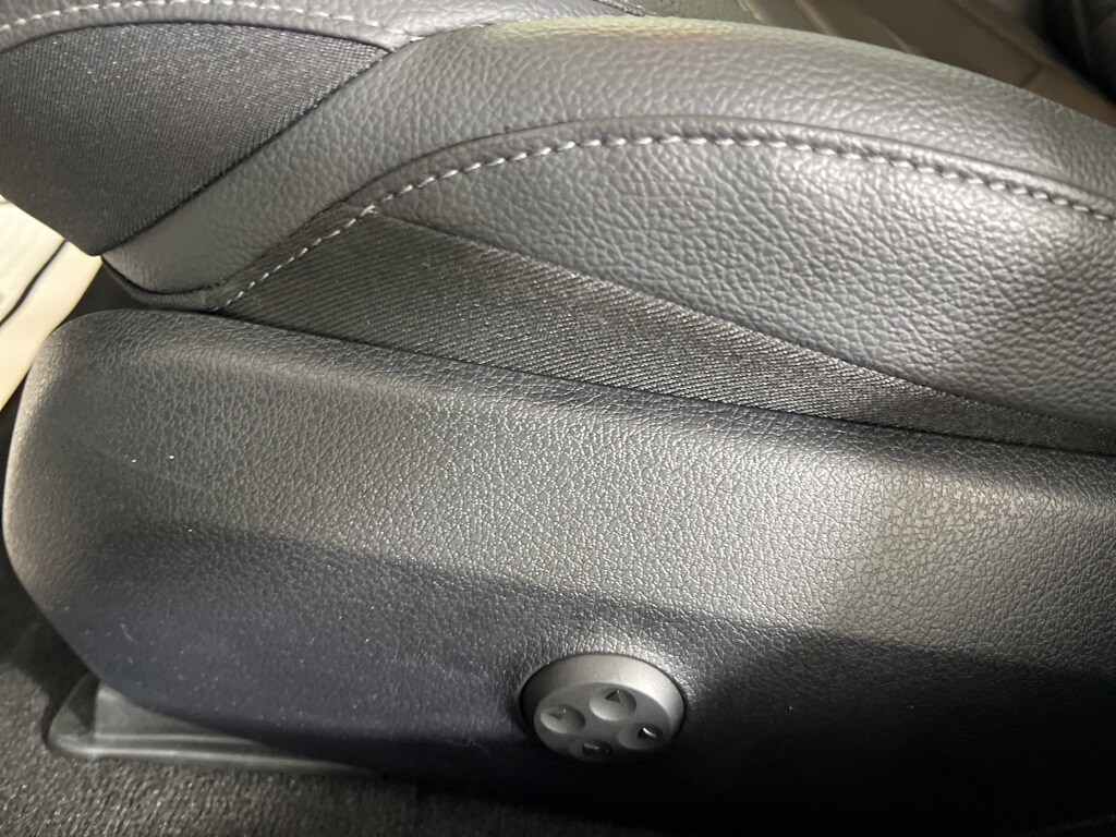 2025 Mercedes Benz C 300 4MATIC Sedan photo 2