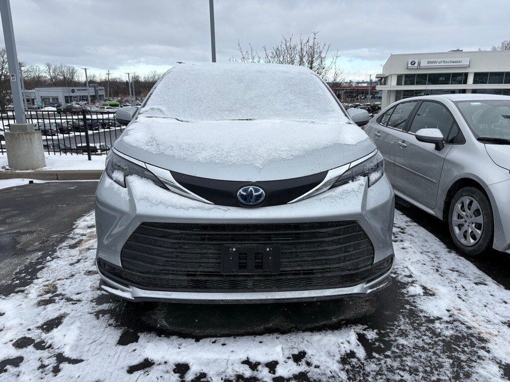 Used 2025 Toyota Sienna LE 8 Passenger Van Passenger Van