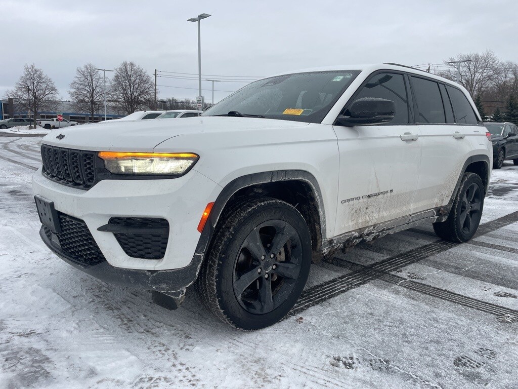 Used 2023 Jeep Grand Cherokee Laredo SUV