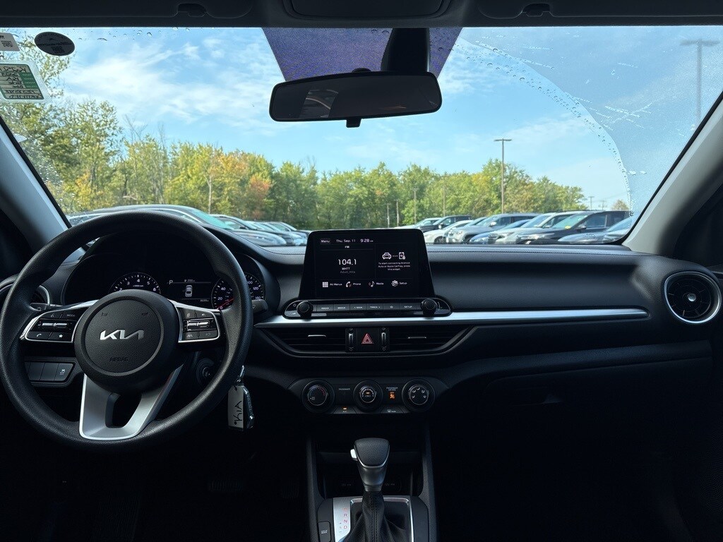 2023 Kia Forte LXS photo 2
