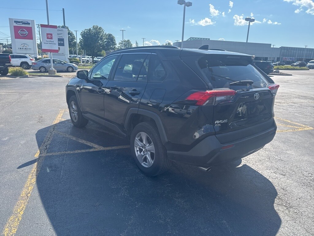 2022 Toyota RAV4 XLE photo 4