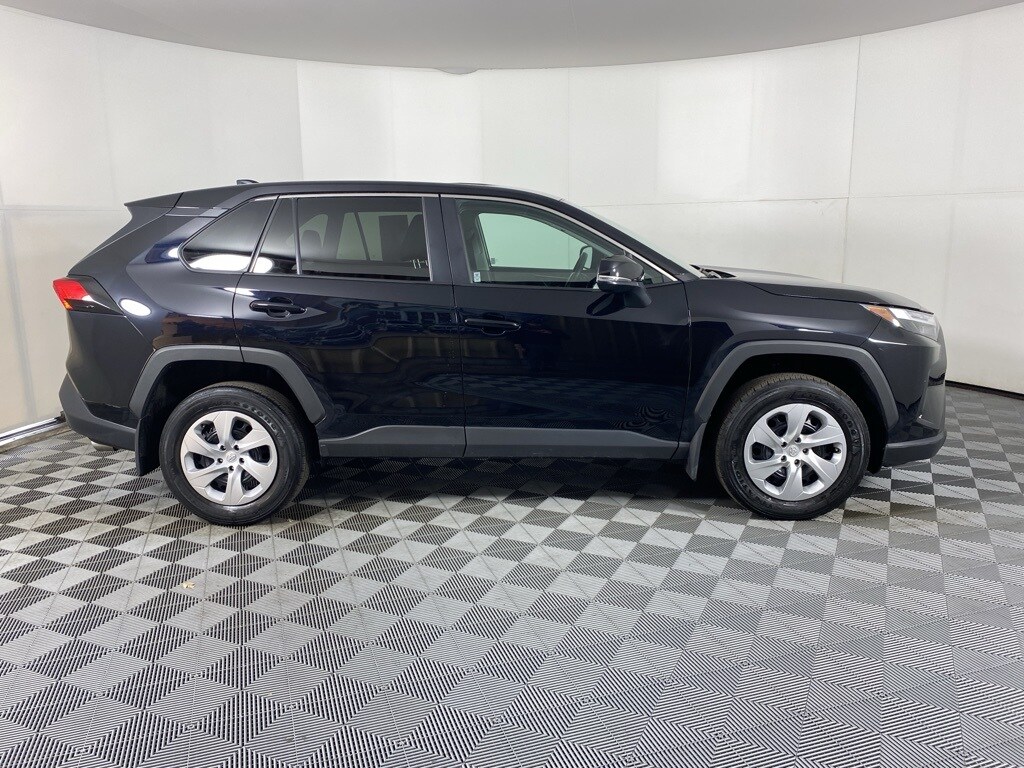 2023 Toyota RAV4 LE photo 2
