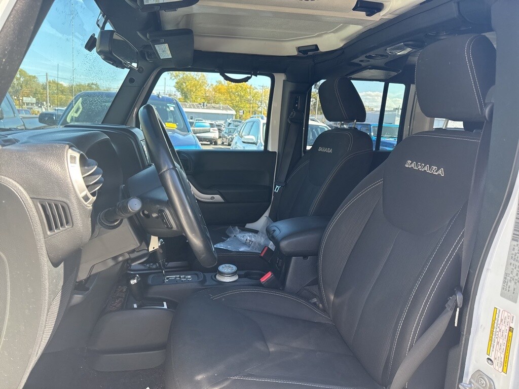2016 Jeep Wrangler Unlimited Sahara photo 2